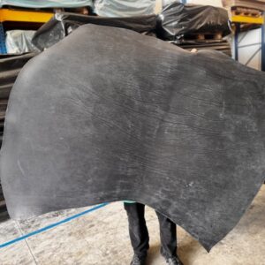 Spalla Tinta in Botte Concia Vegetale ART. NEBBIA Resinato da Carne Spessore 3.5 Color Nero